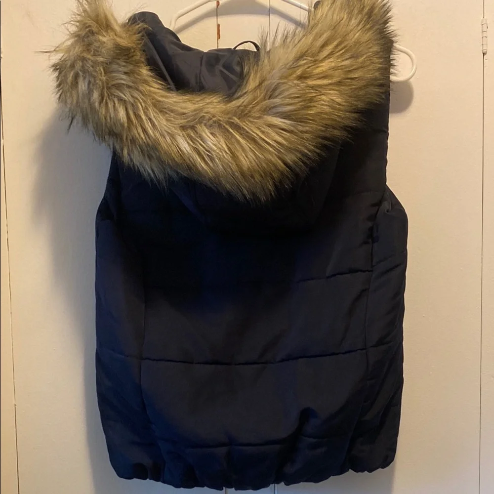 Liz Claiborne Navy Blue Puffer Vest with Faux Fur Trim - Picture 2 of 3